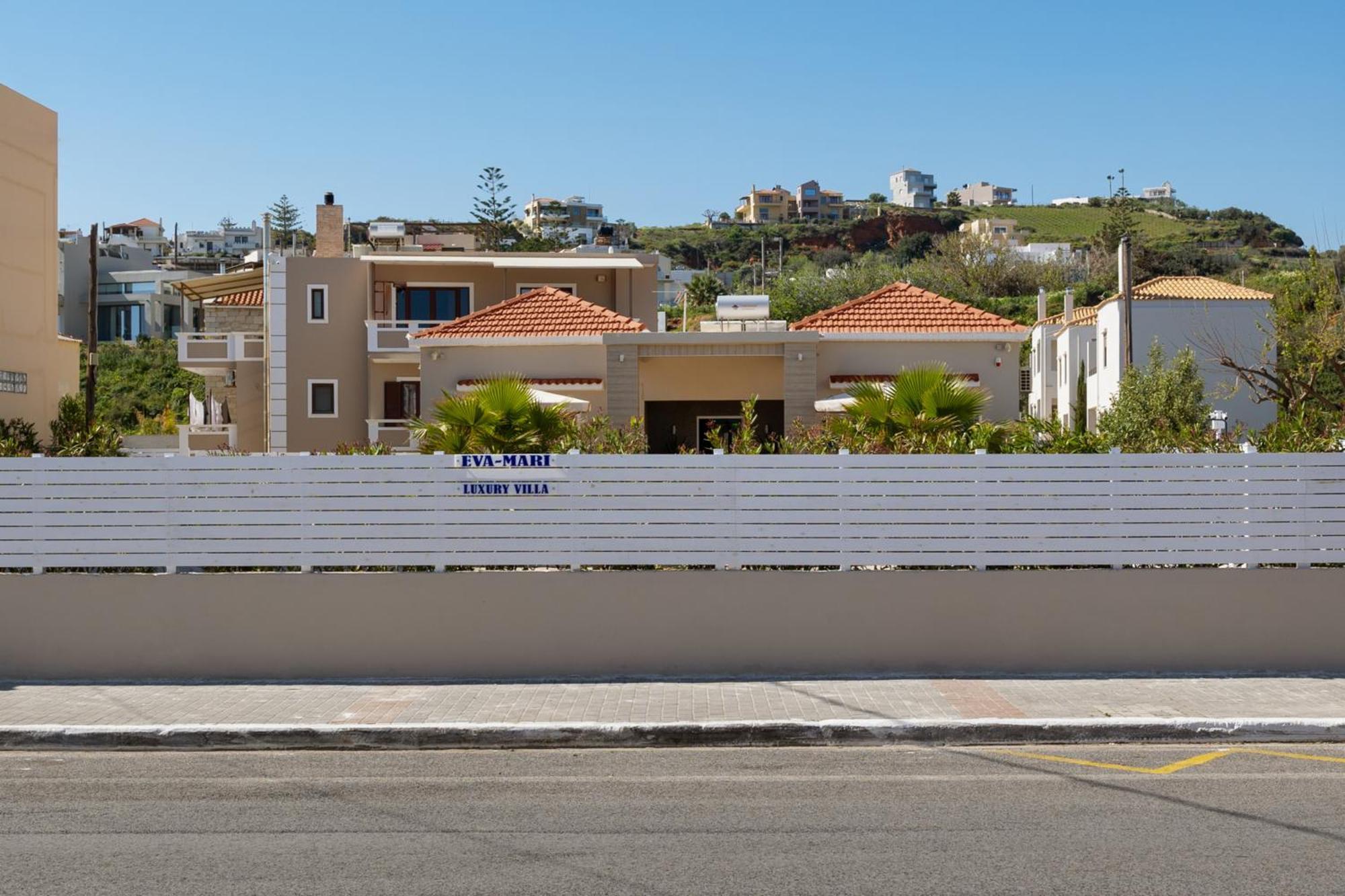 Luxury Villa Eva-Mari With Jacuzzi, 50M From The Beach Сталос Экстерьер фото